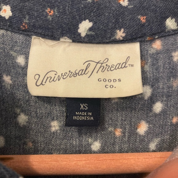 Universal Thread button-up shirt - Picture 3 of 3